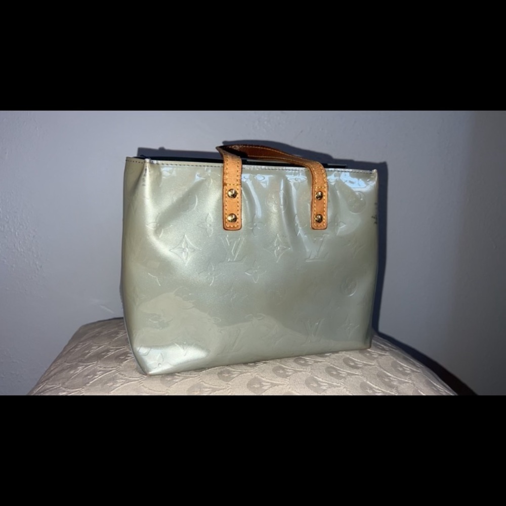Light turquoise authentic Louis Vuitton vernis reade pm tote